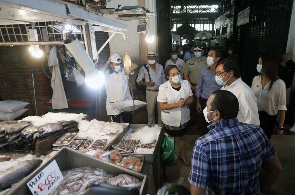 Fiscalizan medidas sanitarias implementadas por locatarios del Mercado Central