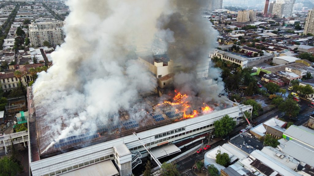 Realizan balance tras incendio en Hospital San Borja: No estará operativo al menos durante esta semana