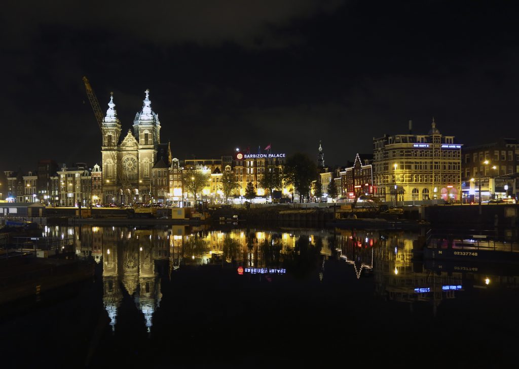 Países Bajos declara toque de queda nocturno por pandemia