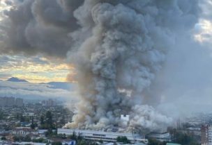 Violento incendio afecta dependencias del Hospital San Borja Arriarán: Evacúan a pacientes y funcionarios