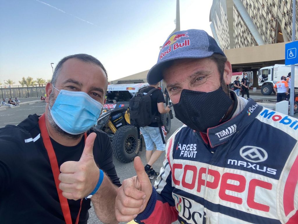 Canal 13 realizará documental del “Chaleco” López tras acompañarlo en su última hazaña deportiva en el Dakar 2021