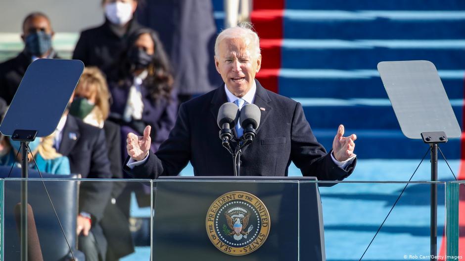 Joe Biden llamó a combatir a “los enemigos internos” y sostuvo: “Seré un presidente para todos los estadounidenses”