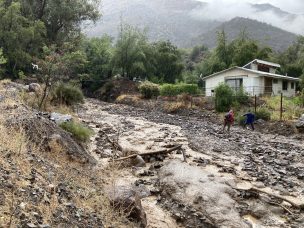 Alerta Roja: Evacúan sectores de San José de Maipo por riesgo de aluviones 