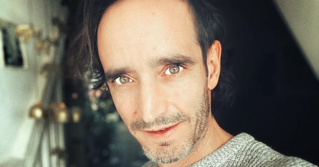 Nicolás Saavedra compartió inéditas imágenes de la grabación de la teleserie “Iorana” de TVN