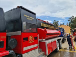 Bomberos combate incendio originado en viviendas de Recoleta