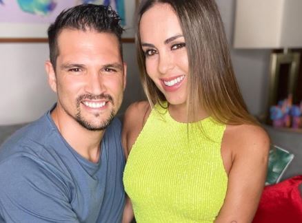 “No dice nada sobre el fotógrafo”: El insólito comentario de Mark González a Maura Rivera en postal que muestra íntimo tatuaje