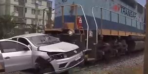 Tren de carga impactó con un auto en Estación Central