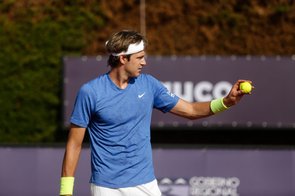 Nicolás Jarry venció al peruano Álvarez y se metió en cuartos del Challenger de Santiago