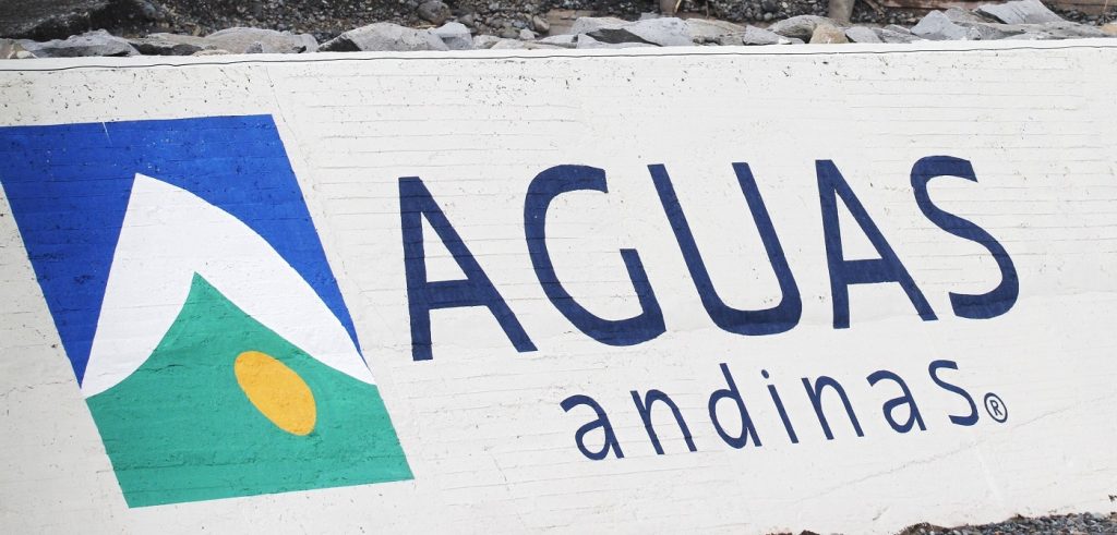 Aguas Andinas mantiene alerta amarilla y descarta suspensiones de suministro para esta mañana en Santiago