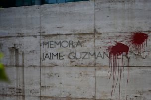 FOTOS | Vandalizaron memorial de Jaime Guzmán en Las Condes