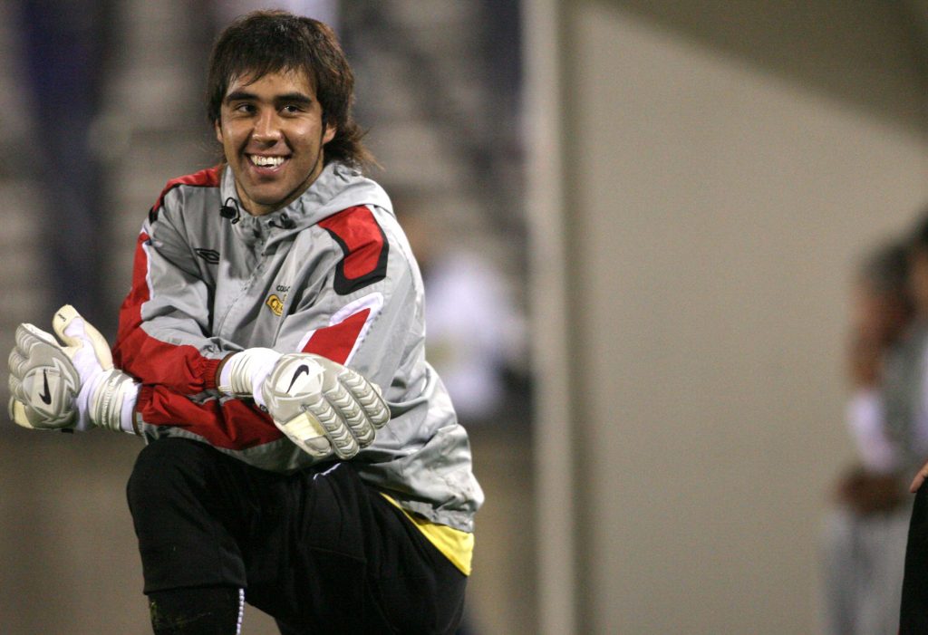 “¡Pelotas, corazón y cabeza, m…!”: la potente arenga de Claudio Bravo a Colo Colo
