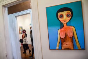 FOTOS | Mon Laferte realiza exposición de sus pinturas en Valparaíso