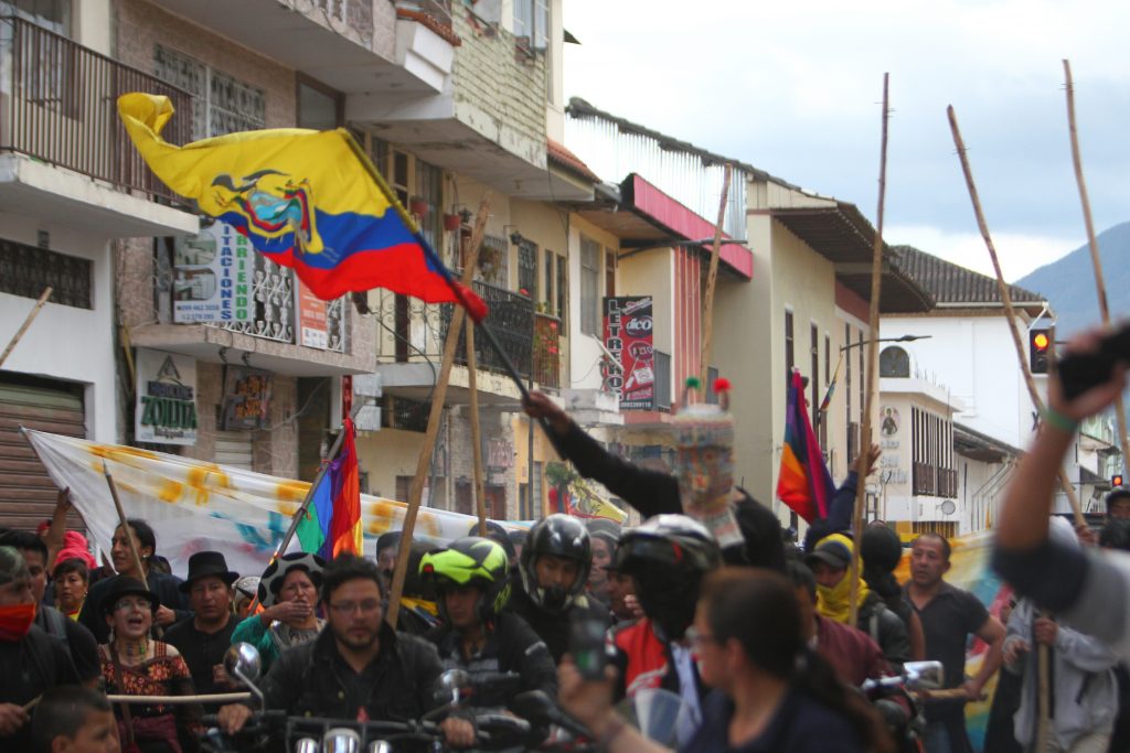 Ecuador acude este domingo a las urnas ante un inminente colapso económico