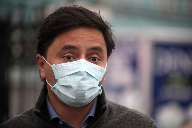 Alcalde Carter responde a críticas por proceso de vacunación: “Todos estos opinológos de cuarta jamás han pisado un consultorio”