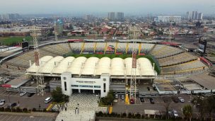 Detienen a cuatro personas por lanzar fuegos artificiales en el Estadio Monumental