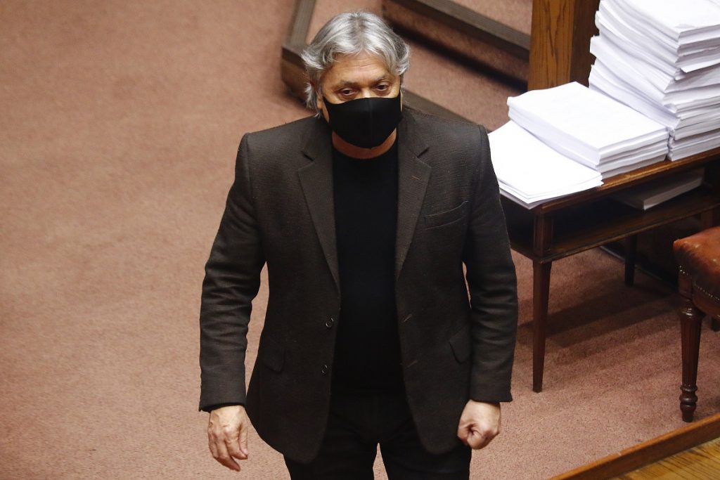 Senador Alejandro Navarro denunció “vuelos pandemia” a Rapa Nui