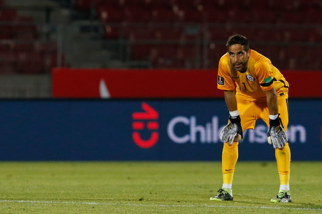Martín Lasarte reveló la “responsabilidad extra” que tendrá Claudio Bravo en la Roja