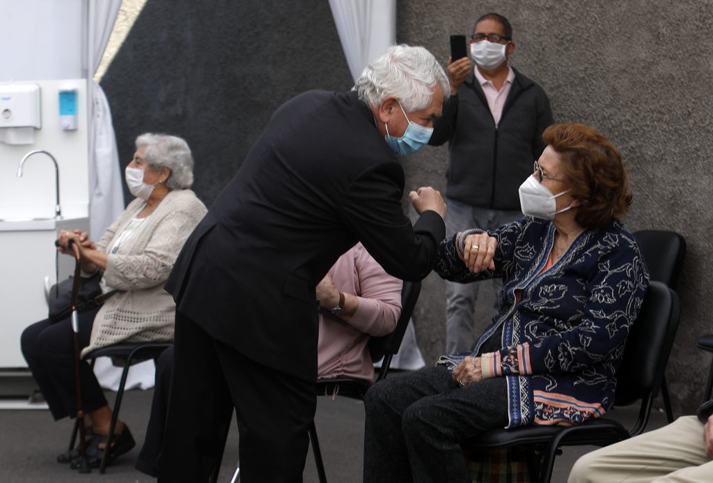 Paris confirma que matronas y dentistas podrían unirse a vacunación y contempla inmunidad de rebaño “recién a fines de junio”