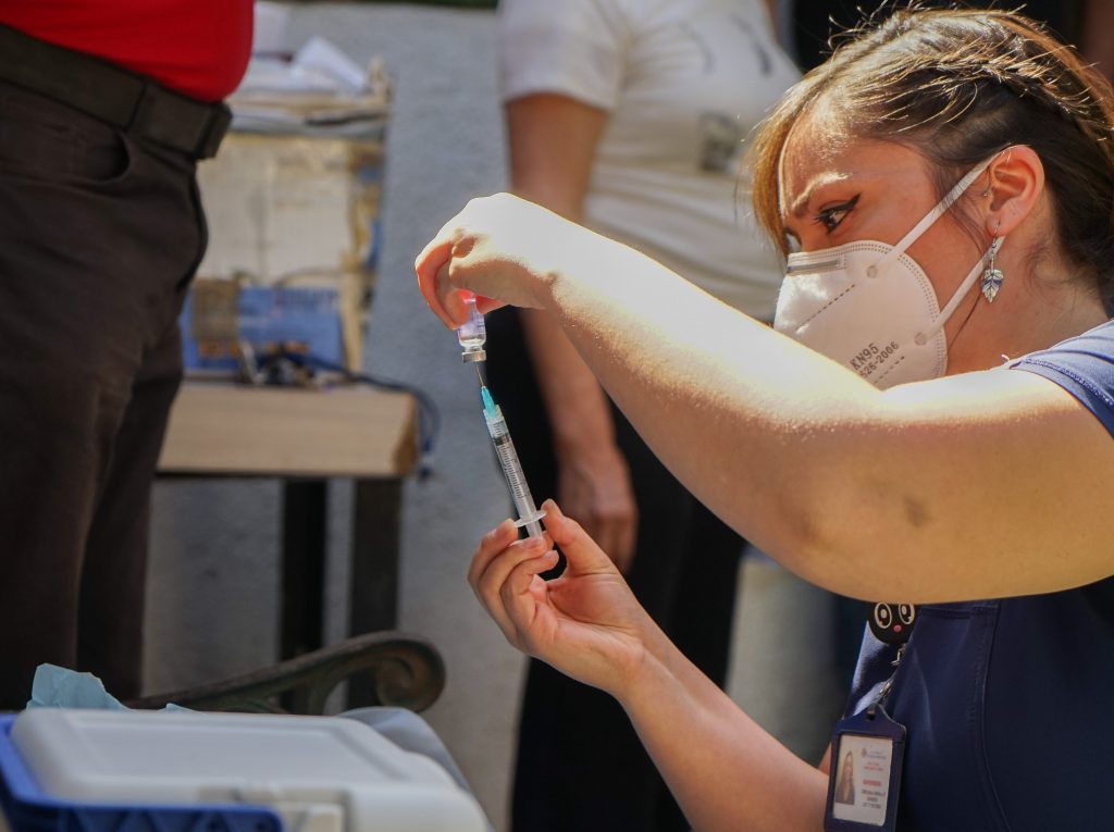 Cadem: 53% de la población está “dispuesta a vacunarse” contra el coronavirus