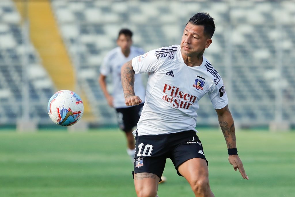 “Basta de él”: Hinchas de Colo Colo se fueron en picada contra Leo Valencia por su rendimiento ante Cobresal