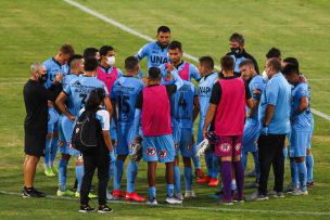 Hinchada de Iquique le dio emotiva recepción al plantel tras el descenso