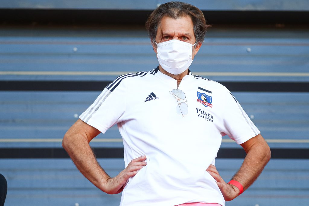 “Mosa demostró no tener “dedos para el piano” para dirigir a Colo Colo; si ama al club tiene que dar un paso al costado”