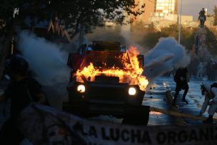 Incidentes en Plaza Italia dejaron 19 detenidos y 5 carabineros heridos