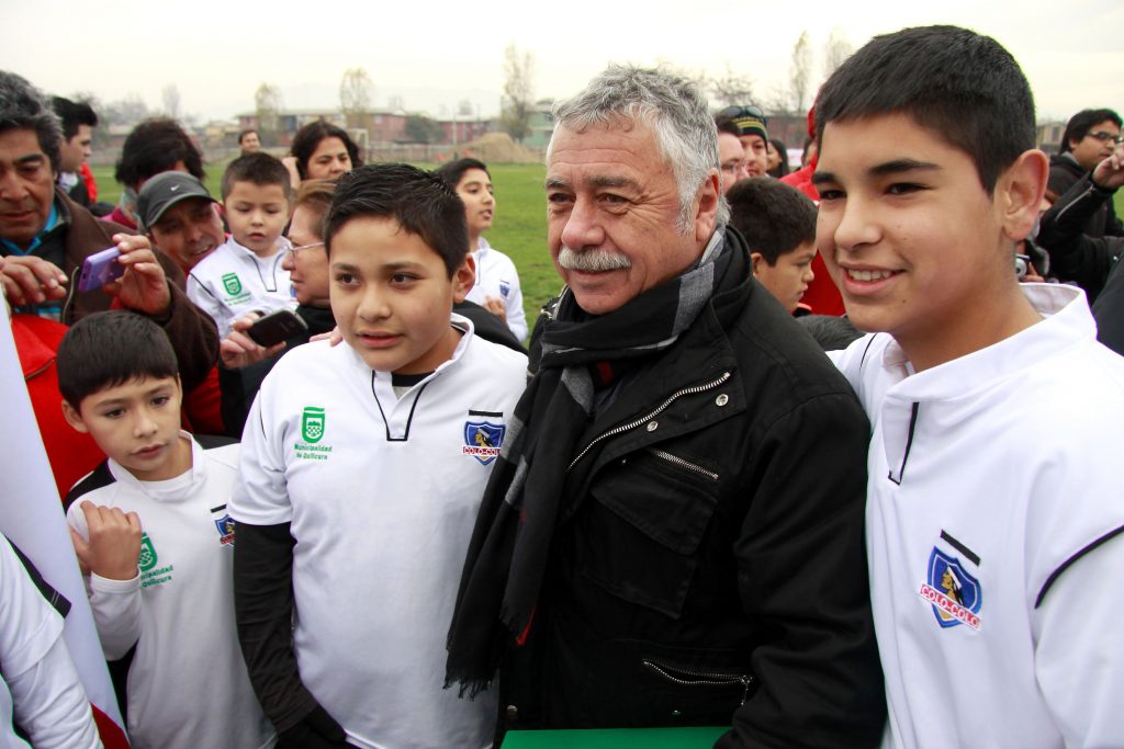 La emotiva arenga de Caszely a Colo Colo: “Hay todo un país detrás de ellos”