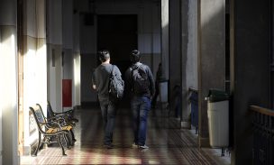 Errores al postular y causas de deserción en el primero año de universidad 