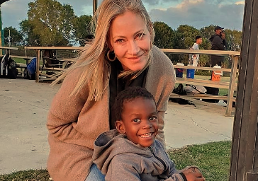 “Definitivamente me salió bueno para la copia”: Hijo de Marcela Vacarezza se roba todas las miradas en fotografía junto a sus compañeros