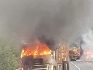 Queman tres camiones en Cañete