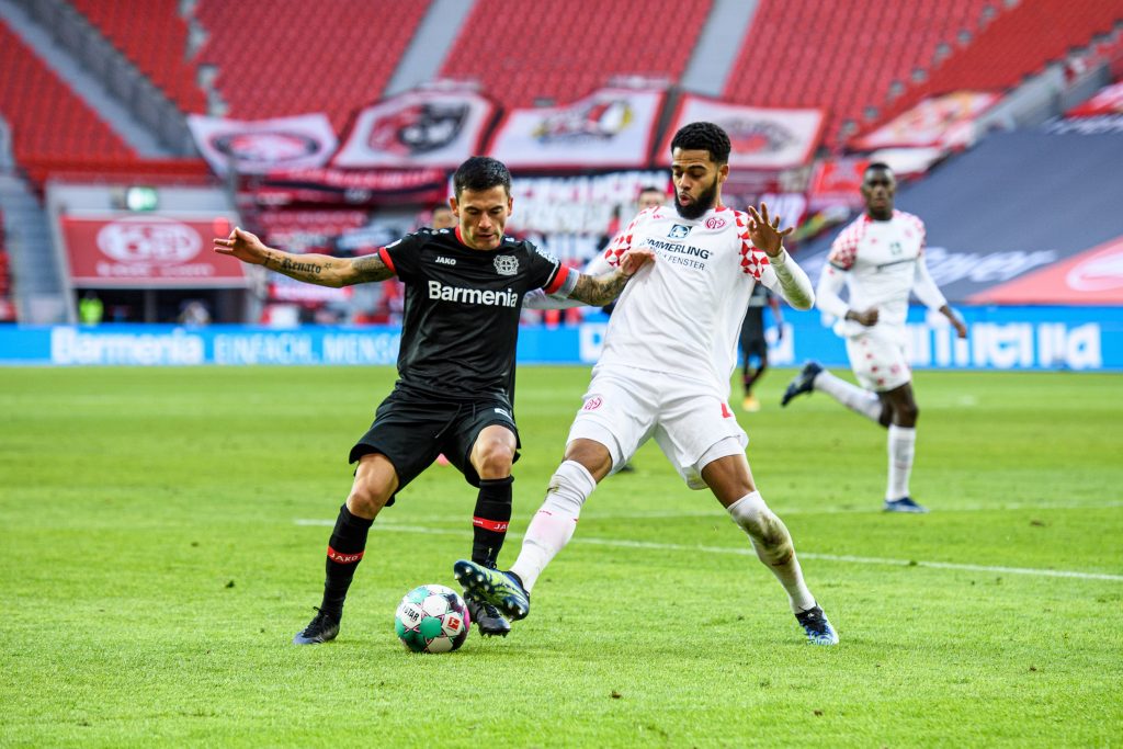 Charles Aránguiz y Bayer Leverkusen dejaron escapar la victoria de manera increíble en Alemania