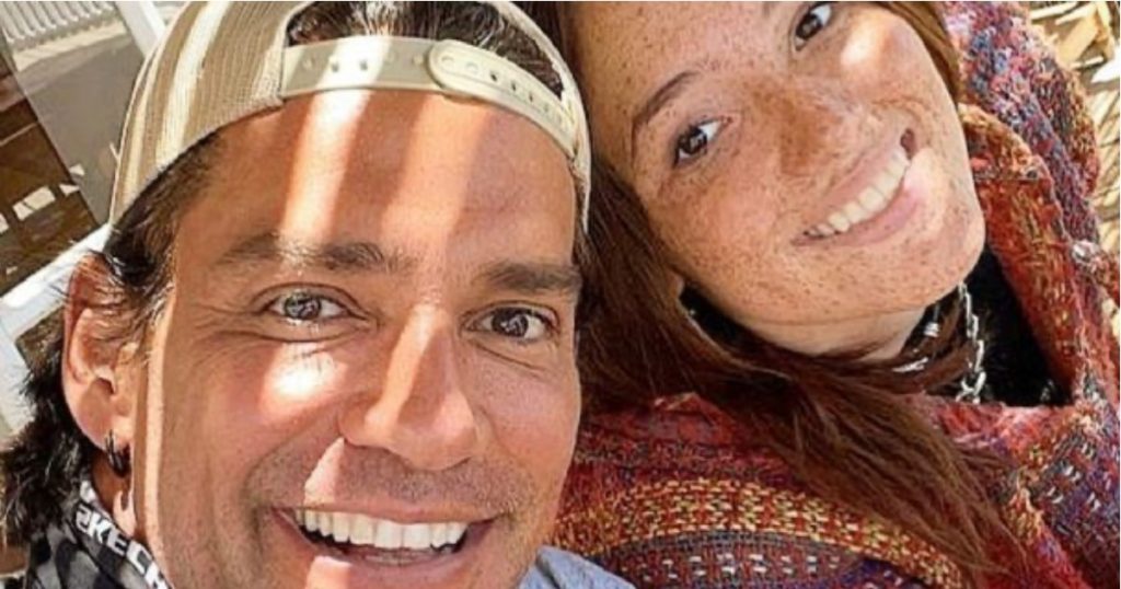 Hija de Cristián de la Fuente “salvó” debut de su padre en Revista Velvet y entregó detalles amorosos
