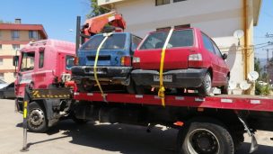 Retiran autos abandonados desde la vía pública en Viña del Mar