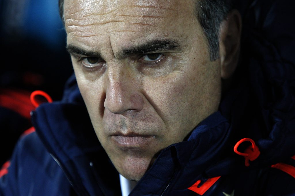 Lasarte destacó su conocimiento del fútbol chileno y recalcó: “Lo primordial es clasificar al Mundial”