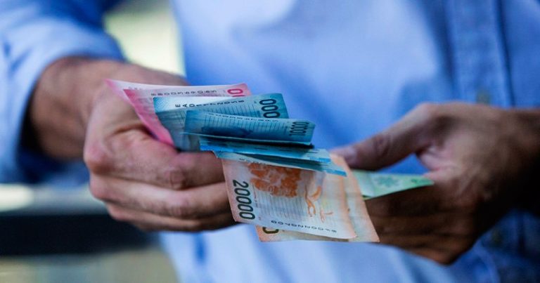 Caja de compensación entregará bono de hasta $100 mil a afectados por el sistema frontal: revisa quiénes pueden acceder