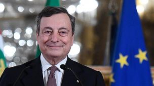 Mario Draghi, ex-presidente del Banco Central Europeo, juró como nuevo primer ministro de Italia