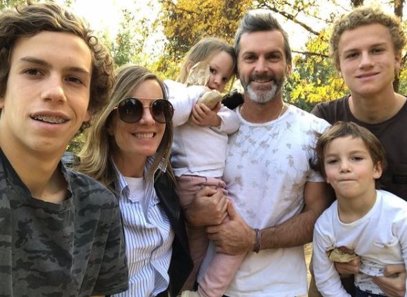 “Pobre del que tenga un rollo”: Diana Bolocco y Cristián Sánchez encendieron Instagram con foto familiar en la piscina
