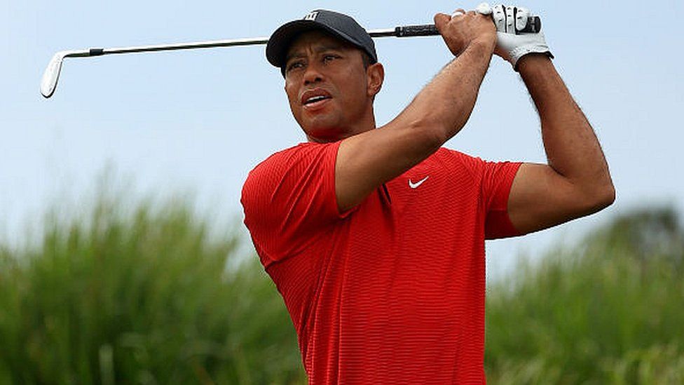 Tiger Woods se encuentra “de buen humor” en inicio de su recuperación tras accidente automovilístico
