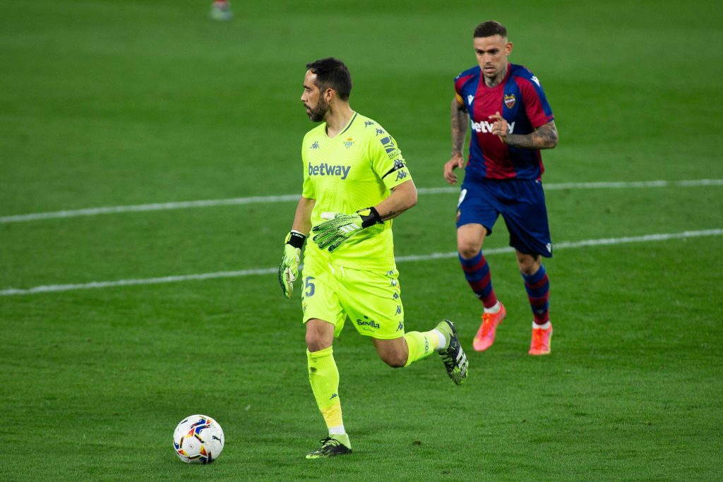 Aplaudido regreso de Claudio Bravo a la titularidad: “Da seguridad, jerarquía y un juego con los pies exquisito”