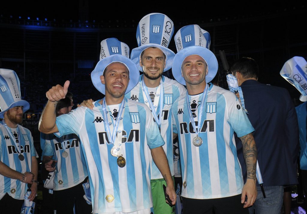 Ola de contagios por coronavirus en Racing Club afectó a un chileno