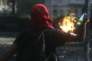 Desconocidos atacaron con bombas molotov comisaría de Bajos de Mena en Puente Alto