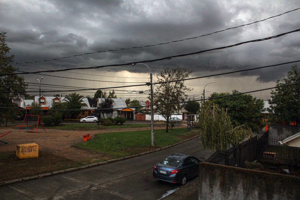 Onemi decreta Alerta Temprana Preventiva para 10 comunas de la Región Metropolitana por “tormentas eléctricas”