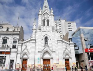 Formalizan a menor por incendio en la puerta de la catedral de Antofagasta