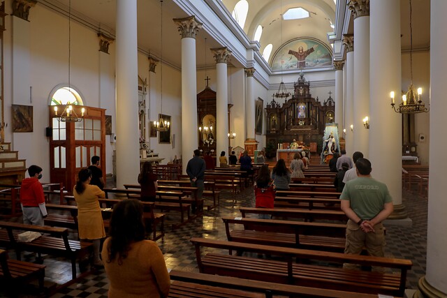 Corte Suprema autoriza asistir a cultos religiosos en comunas en cuarentena