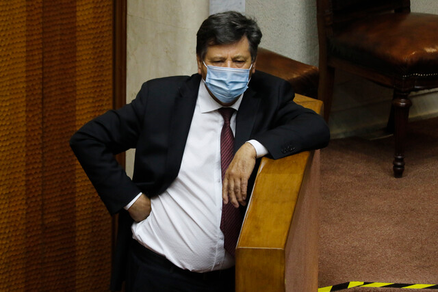 Senador Juan Castro renuncia a RN: “No ha tenido los pantalones para decirle al Presidente los errores que está cometiendo”