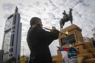 Con Cristián Labbé presente: Ex militares rindieron honores al monumento del general Manuel Baquedano