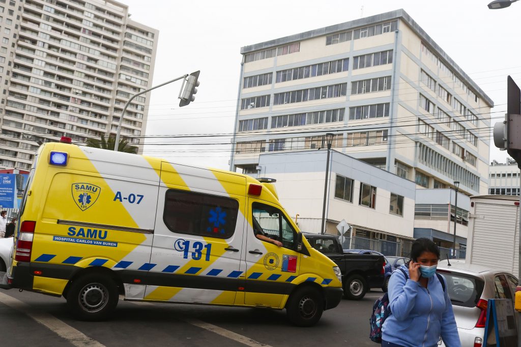 Colapsa la morgue del Hospital Carlos Van Buren en Valparaíso: Se debió ampliar el área y cerrar tránsito de personas