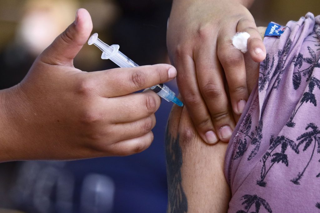 Proceso de vacunación contra el coronavirus: ¿a quiénes les corresponde este martes 23 de marzo?