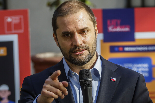 Ministro Bellolio sobre circular que permite prescindir de licencia médica por Covid-19: “Es absolutamente protrabajador”